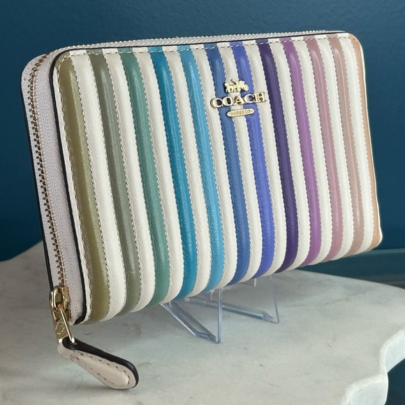 Coach Ombré Quilted Rainbow Medium Zip Around Wallet Chalk 91197 NWOT - Picture 3 of 17